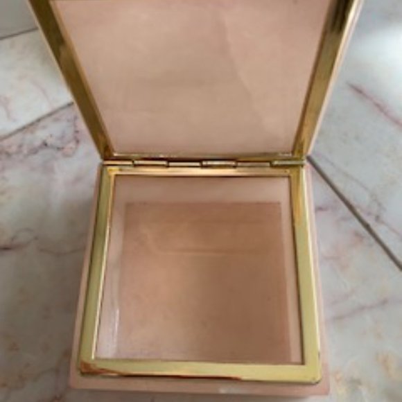 Pink alabaster trinket box - Picture 3 of 6